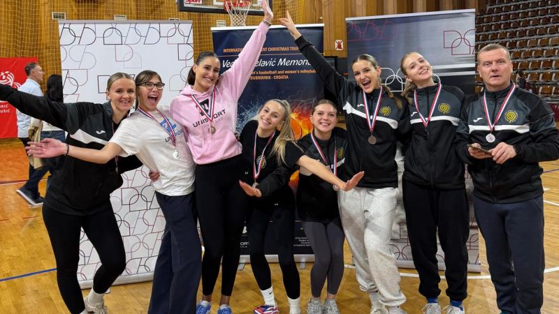 Studentice druge na Memorijalu...